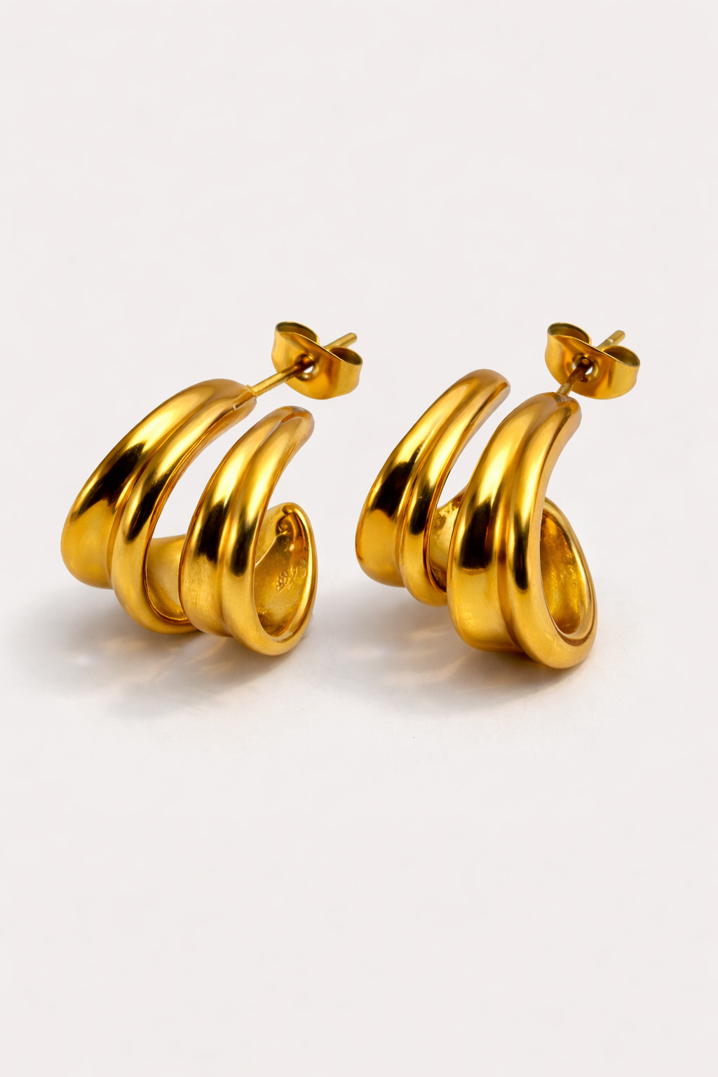 Goldene, mehrreihige Creolen aus wasserfestem Edelstahl von Hesperelle
