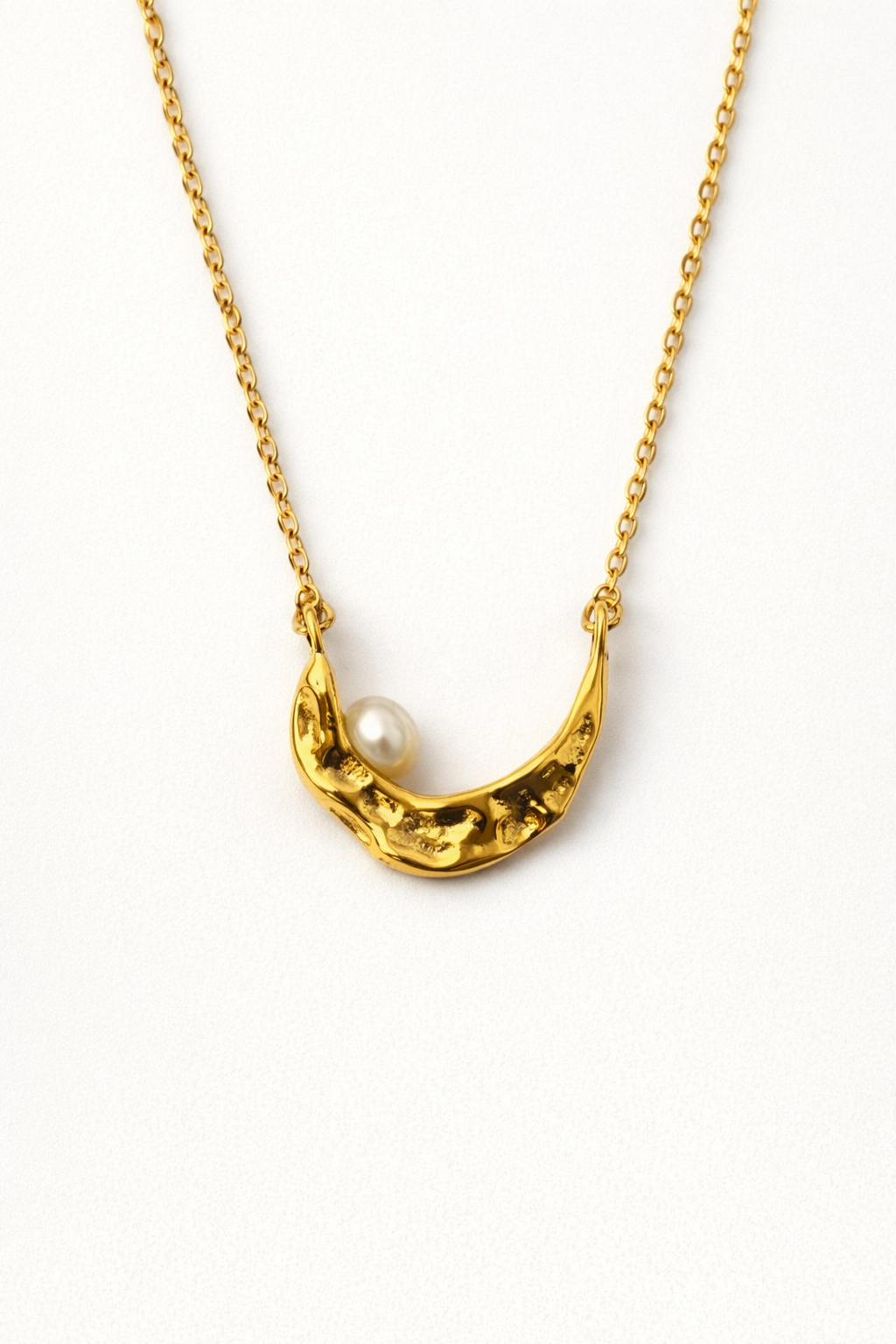 Goldene Halskette mit Perle aus wasserfestem Edelstahl von Hesperelle
